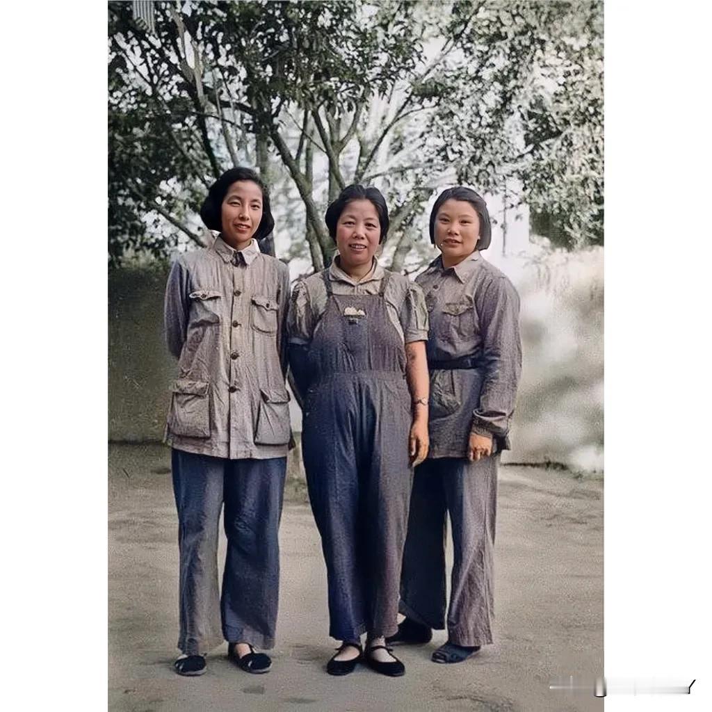 上世纪40年代，三位开国元勋的夫人在陕北延安的珍贵合影，左起:浦安修、邓颖超、