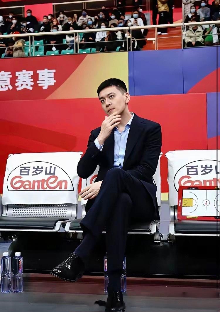 最近听到好多关于杨鸣去向的讨论，说实话，山西这边还是别跟着瞎起哄了。杨鸣要是真去