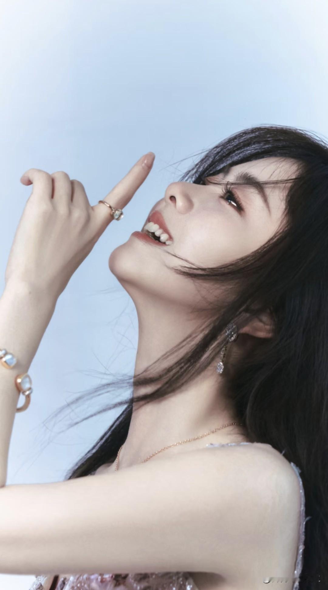 谭松韵美翻啦！甜剧女王实锤，圆圆脸太治愈，新剧快安排上~[玫瑰][玫瑰][玫瑰