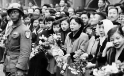 1954年1月23日，选择去台湾的志愿军1.4万名战俘抵达台湾。蒋经国代表老蒋亲