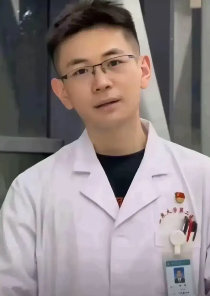 真的很遗憾，罗医生离开一年多后，我才知道他的事情，你敢相信现在是2025年？我
