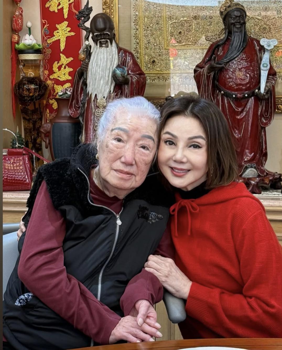 谢玲玲为前婆婆余宝珠庆祝101岁生日，她的子女也有在场，一家人其乐融融！谢玲玲和