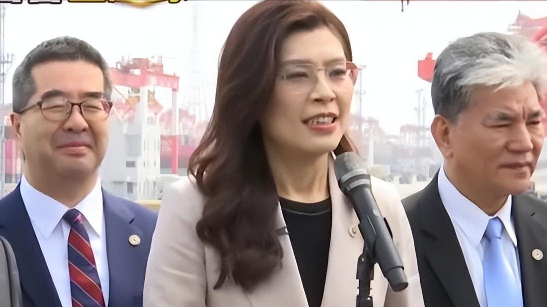 国民党高层那出“闺蜜反目”的戏码，一下就在岛内炸开了锅。上任才三个多月，文传会主