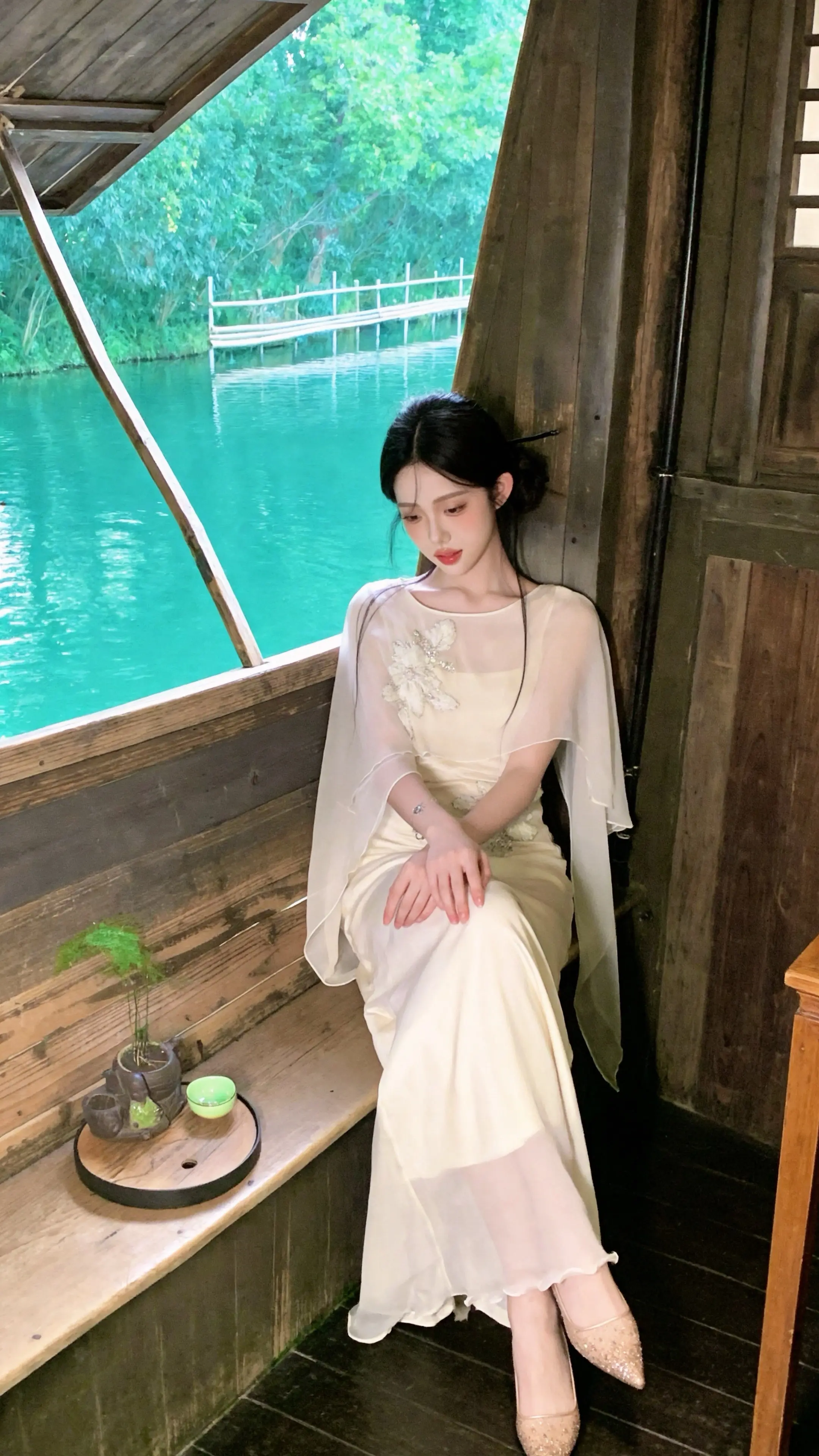一樽清骓亭江月上 谁轻抚凤求凰
