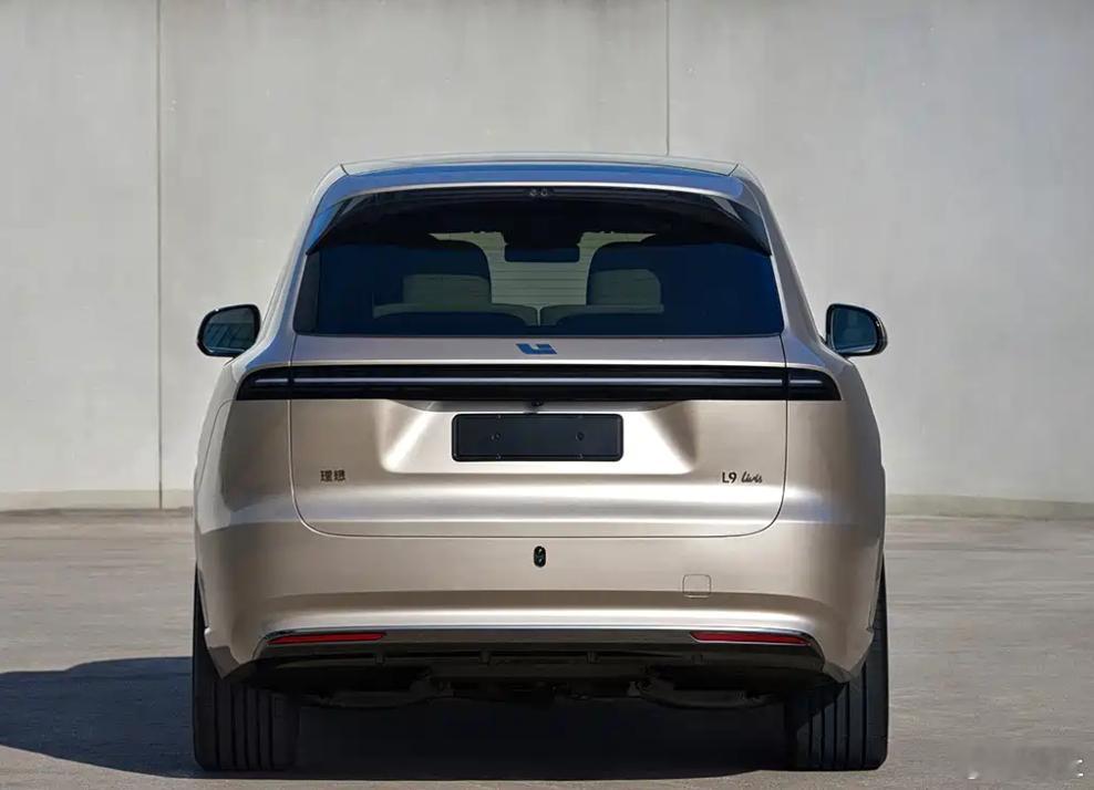 理想全新的满配旗舰—理想L9Livis工信部申报图曝光。目前官方已经公布了这台