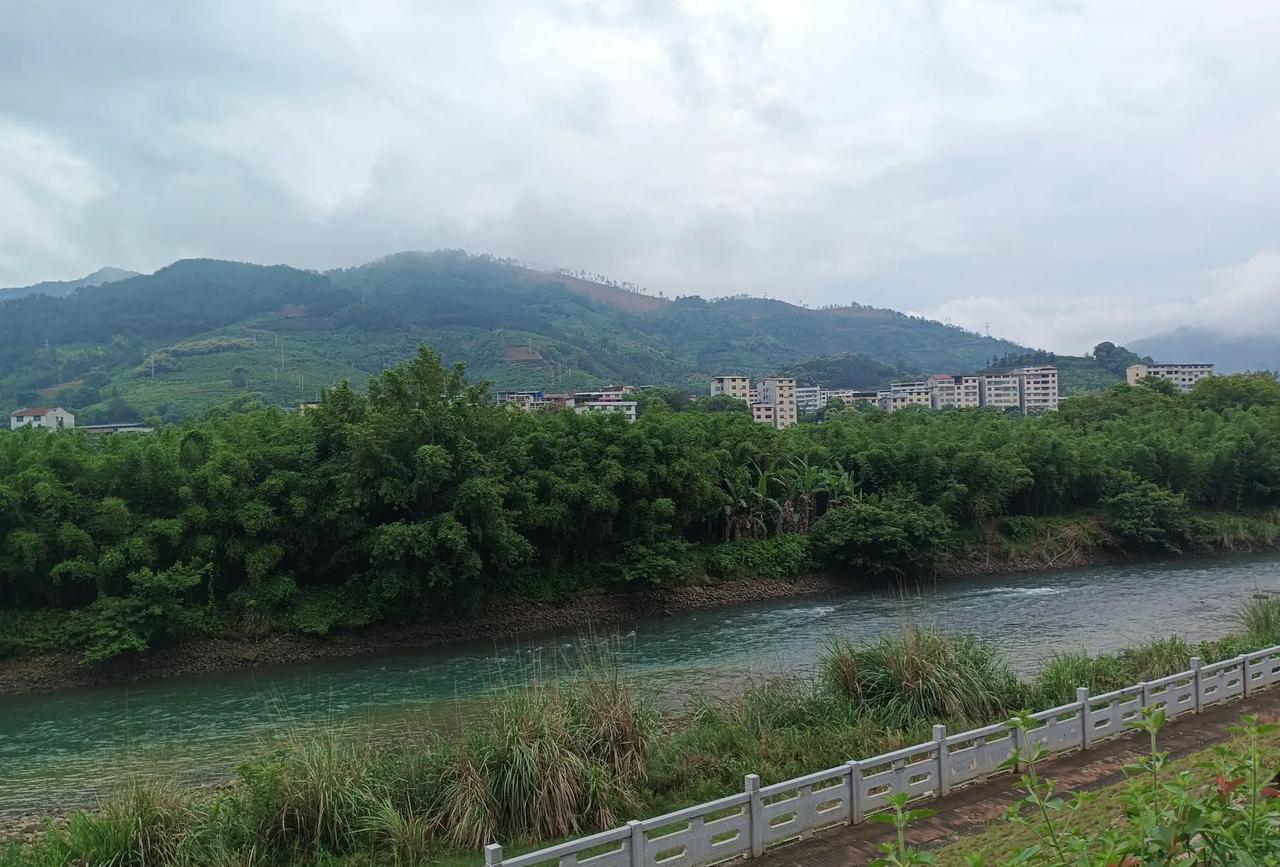 内心爱游山玩水的三大星座