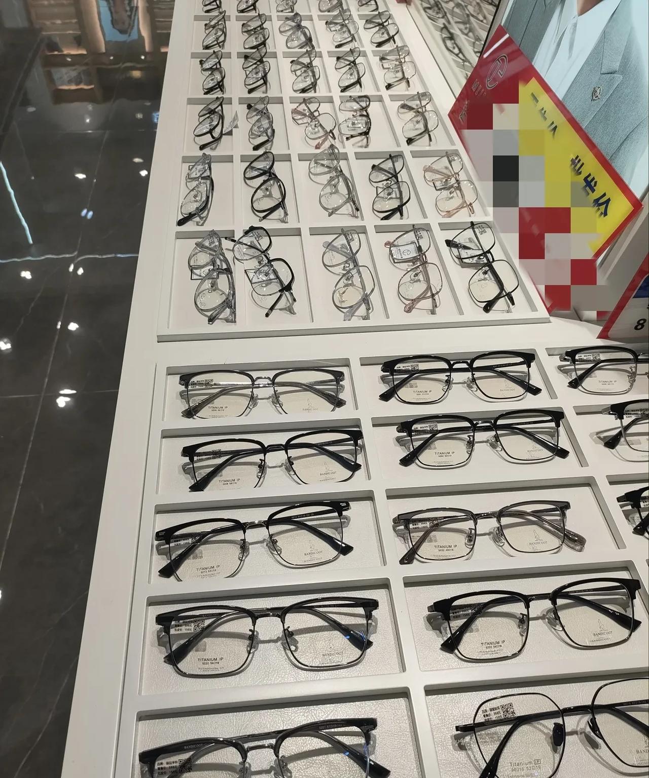 强烈建议国家对中小学使用电子产品教学进行改革，务必减少教师使用电子教学频率。今