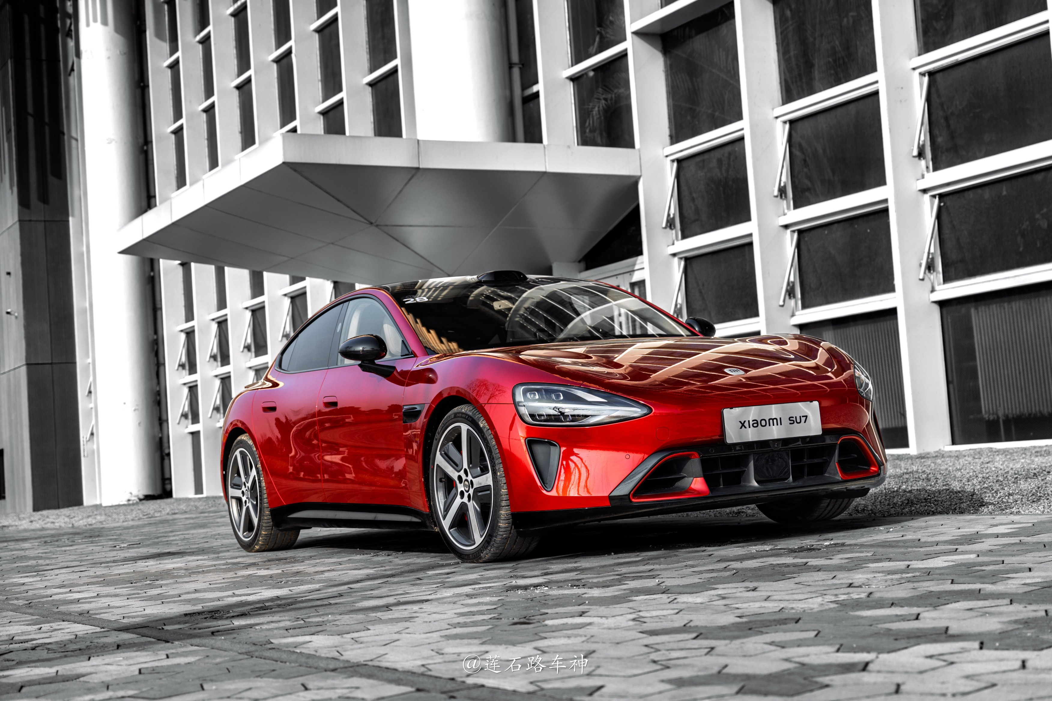 来一组赤霞红的新一代小米SU7，这个红色又正又深邃，真的好看另外新出的毛茸茸太可