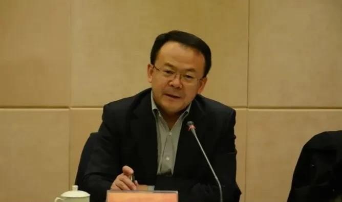 甘肃省兰州市原副市长牛向东被查后据判决书显示他累计敛财高达6390余万元，其中值