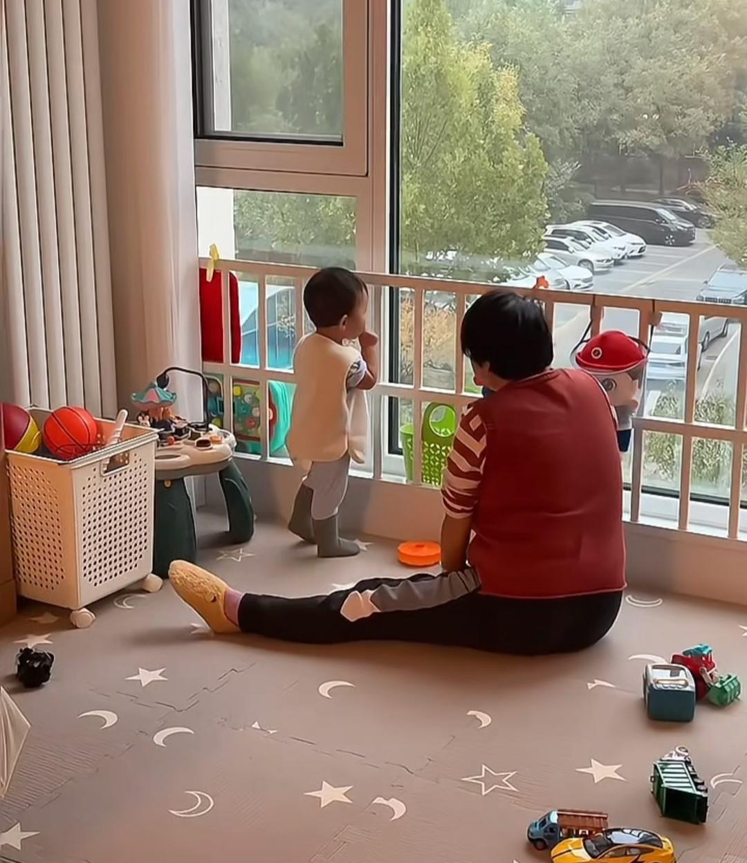 在女儿家带娃2个月，我逃离了父母在，永远都觉得孩子不管多大都是孩子。这不女儿生