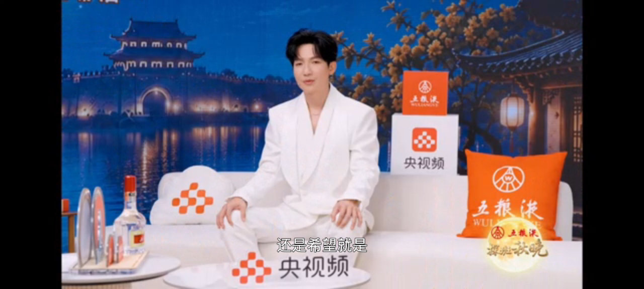 陈楚生聊没能回家有好多感触陈楚生的中秋愿望是多陪家人陈楚生做客秋晚探班直播间，