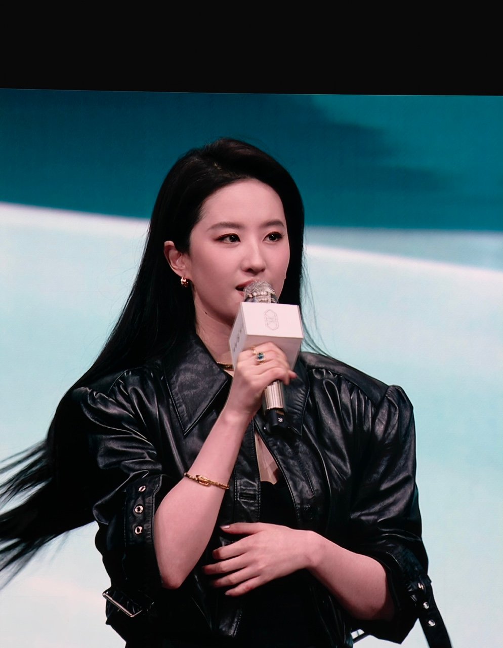刘亦菲智界直播生图刘亦菲智界发布会生图​好乖呀姐姐，仙女挥手！美成啥了这个建模