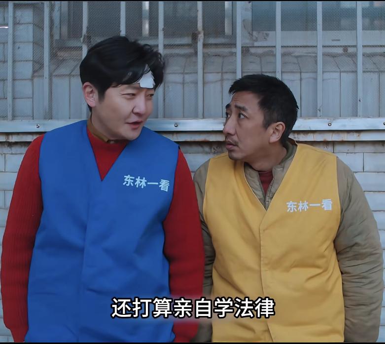 老舅进看守所，正赶上饭点。还没吃就被抢了。然后两人就打起来了。随后，老舅就看