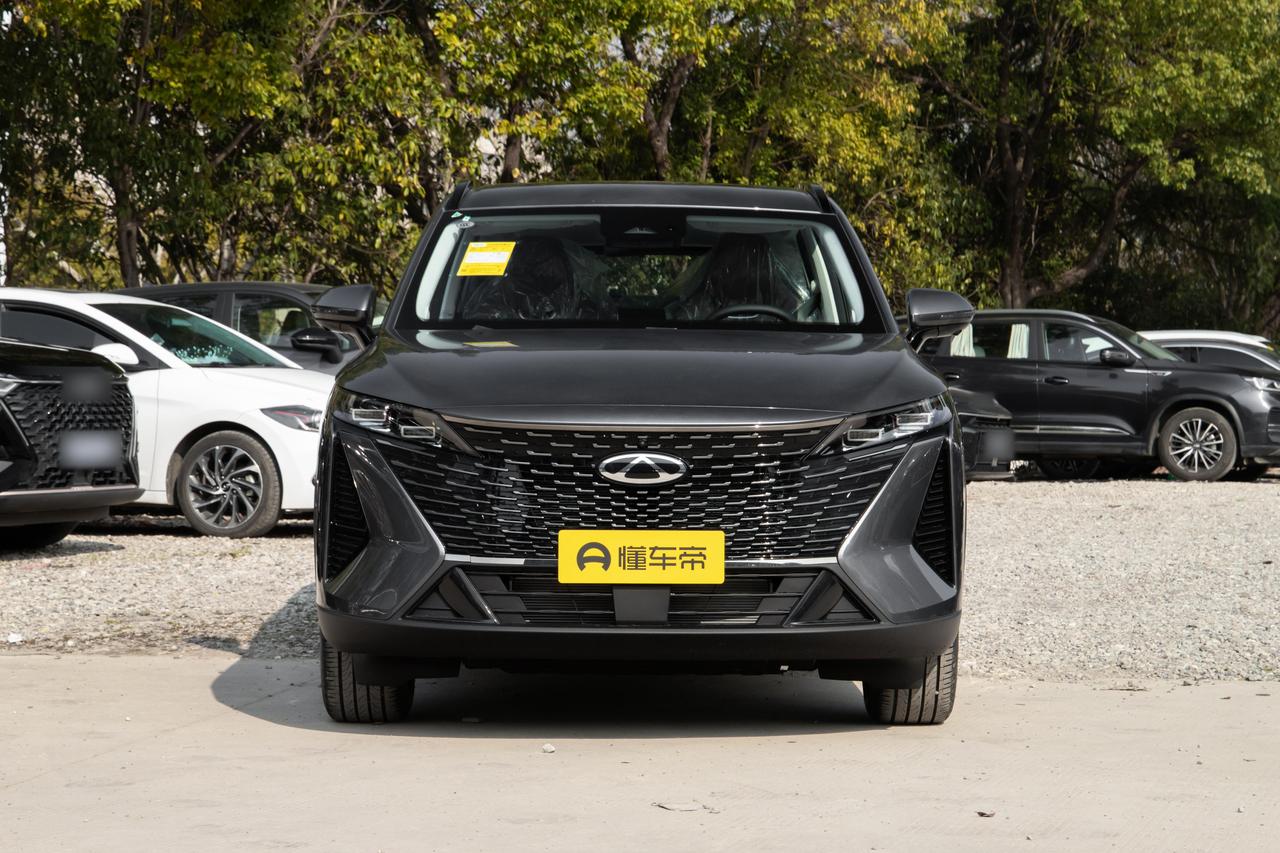 日前，奇瑞瑞虎7L实车发布，定位紧凑型SUV，预计一季度上市。外观继承瑞虎家族“