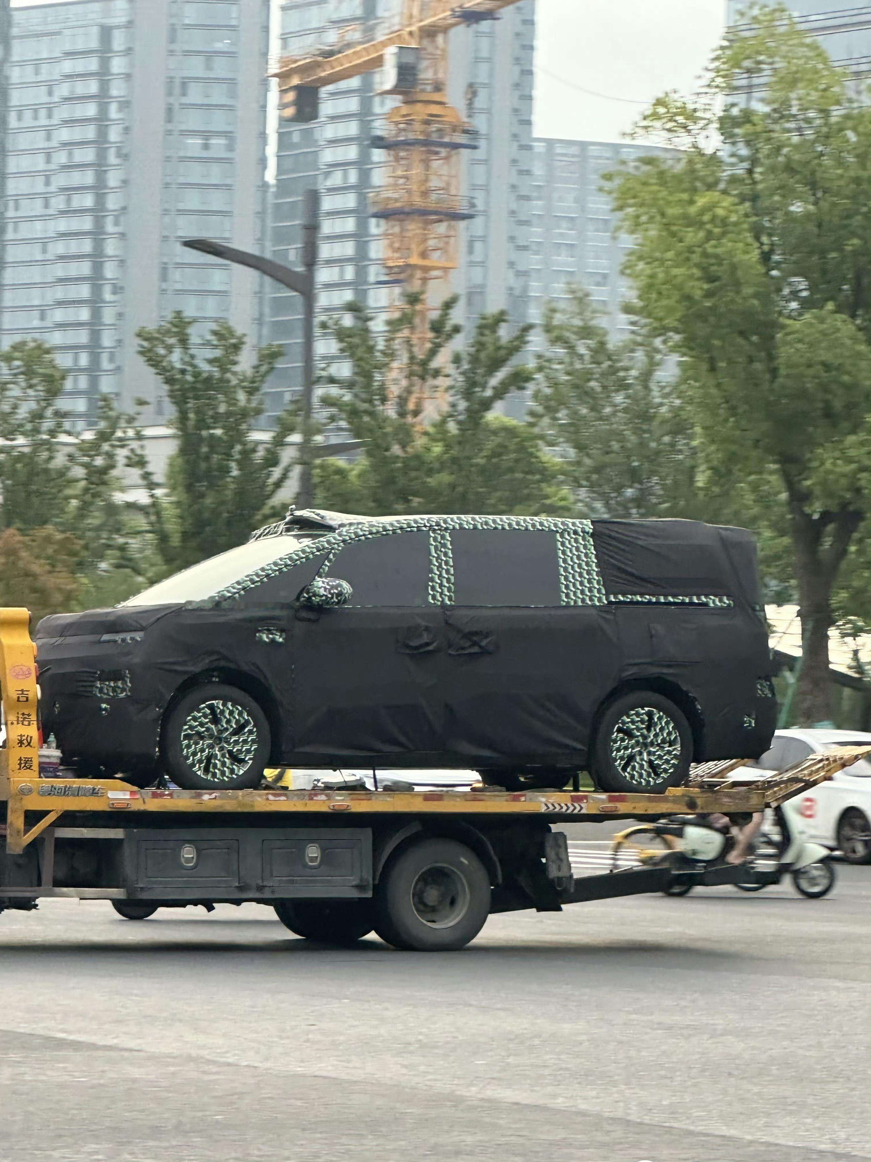 这是零跑的小MEGA？如果20多w，能交个朋友吗？新能源汽车42how零