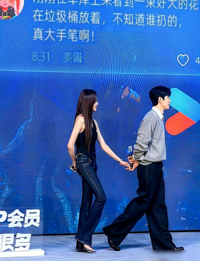 陈飞宇188配孙千174，跟配张子枫160，压根是两种戏。胡一天188配沈月160，28厘米差，摸头