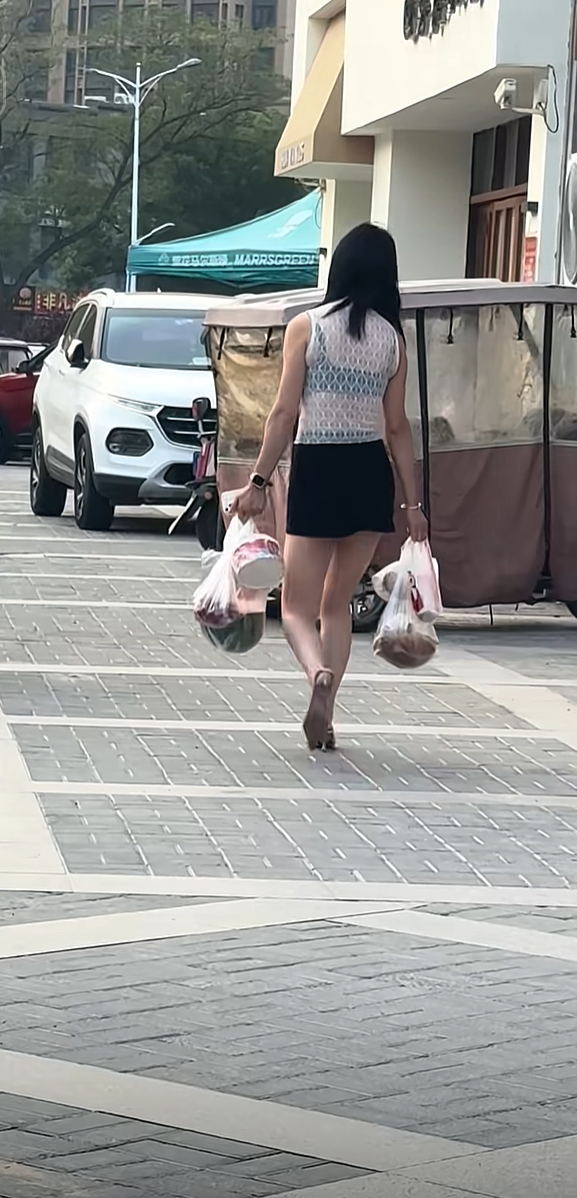 做什么工作每天买这么多吃的？