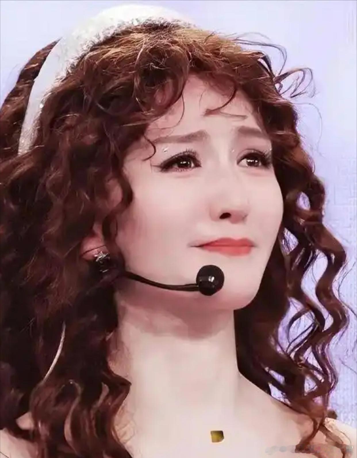 观众厌烦的其实不是谢娜开演唱会，而是她宣传的场合不对。她作为《浪姐》的主持人，当
