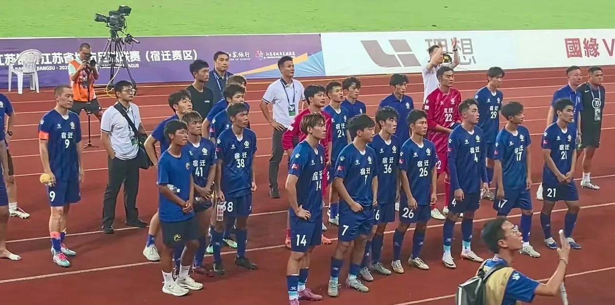 苏超宿迁队为什么后来溃不成军？或许因为高驰太优秀，但足球是一个团队，不是靠一两个