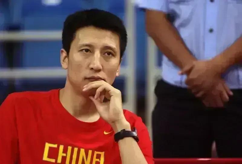 男篮集训名单初选21人，不出意外最终12人大名单会在以下15人中！1中锋位置