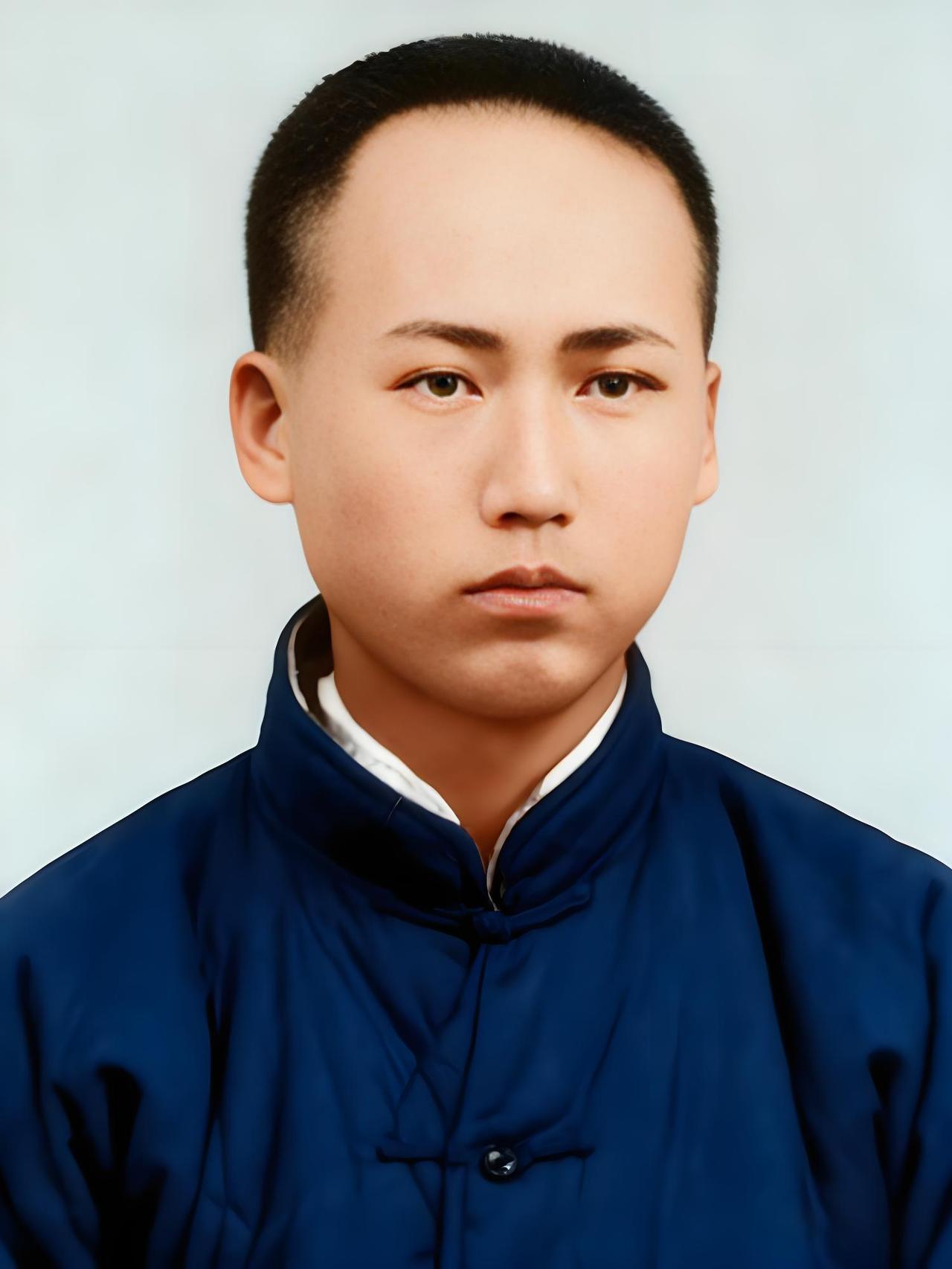 1913年，毛泽东在湖南省立第四师范学校（后并入湖南省立第一师范学校）求学时的留