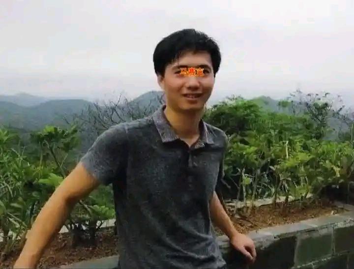 4月15日，深圳重点高中的男老师与多名女学生发生不正当关系的消息登上热搜，消息随