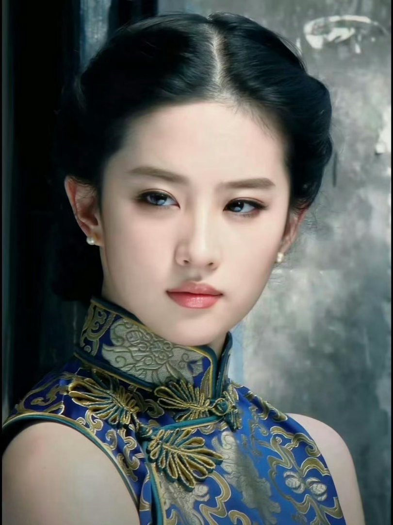 刘亦菲幼儿园就是高颅顶刘亦菲真的从小美到大，小时候就是C位～🤩刘亦菲[超话