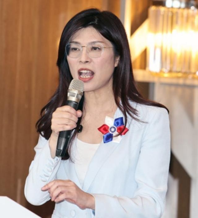 万万没想到，台湾省时事评论员郑丽文竟然抛出了这么犀利的问题！她问道：“如果