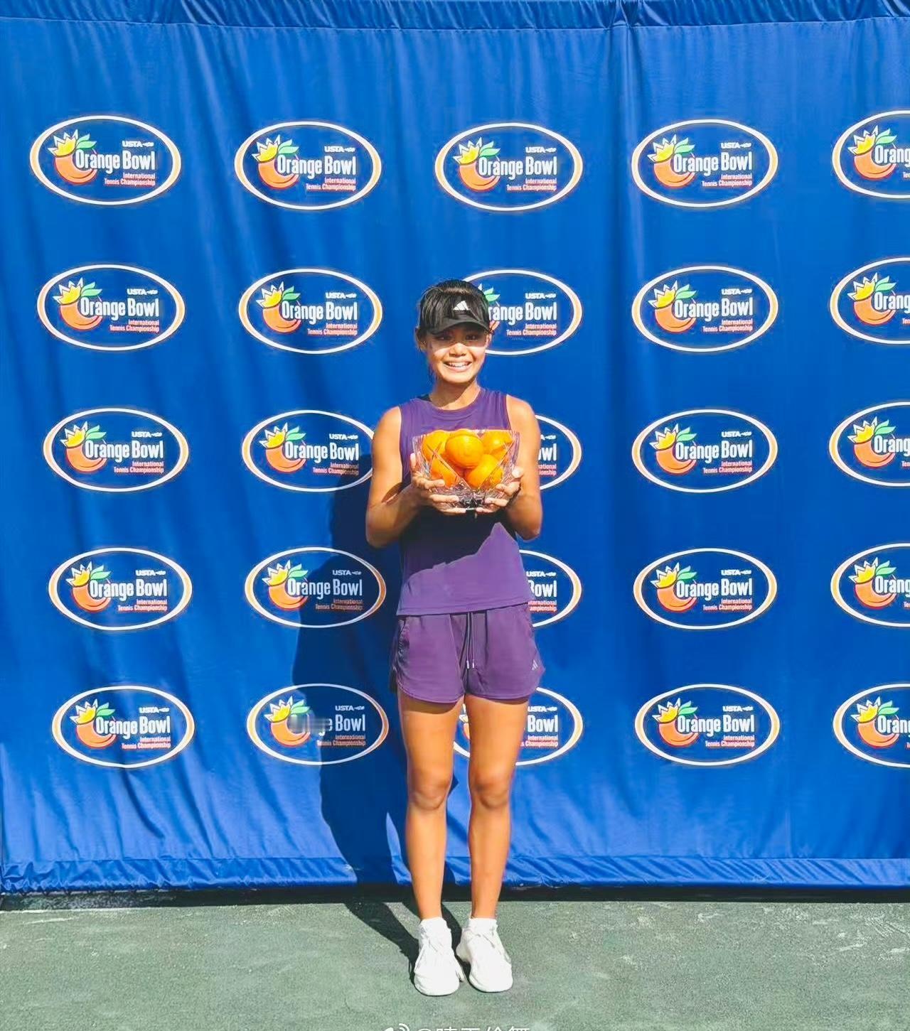 她反手一挥，橘子碗百年赛史第一次刻上中国名字。2-1逆转夺冠，U18组最小年龄