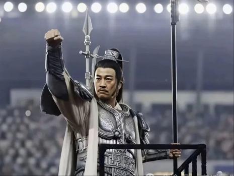 格局拉满！何润东引爆苏超！却未收一分出场费！这波必须给何润东点个大大的赞！5