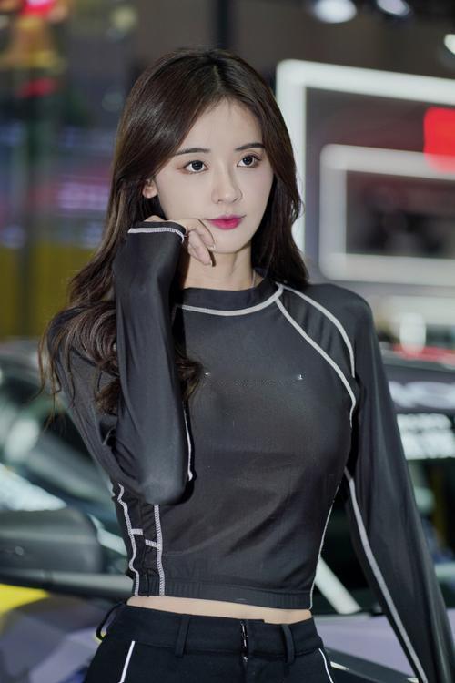 什么车模一上架，就抢空性感女车模