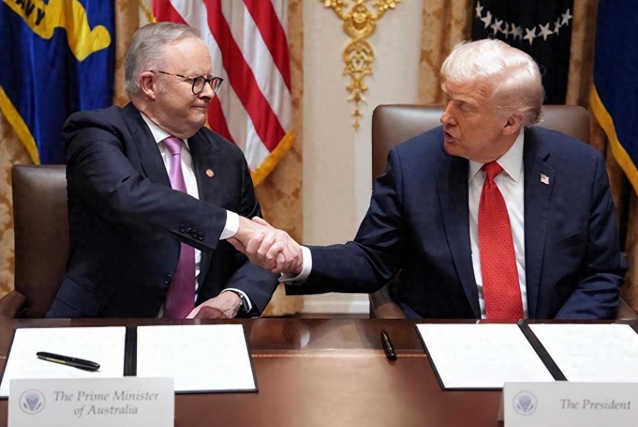 特朗普说稀土够用一年,澳洲掏钱造矿,中国技术锁喉。10月20号美国和澳洲签了份