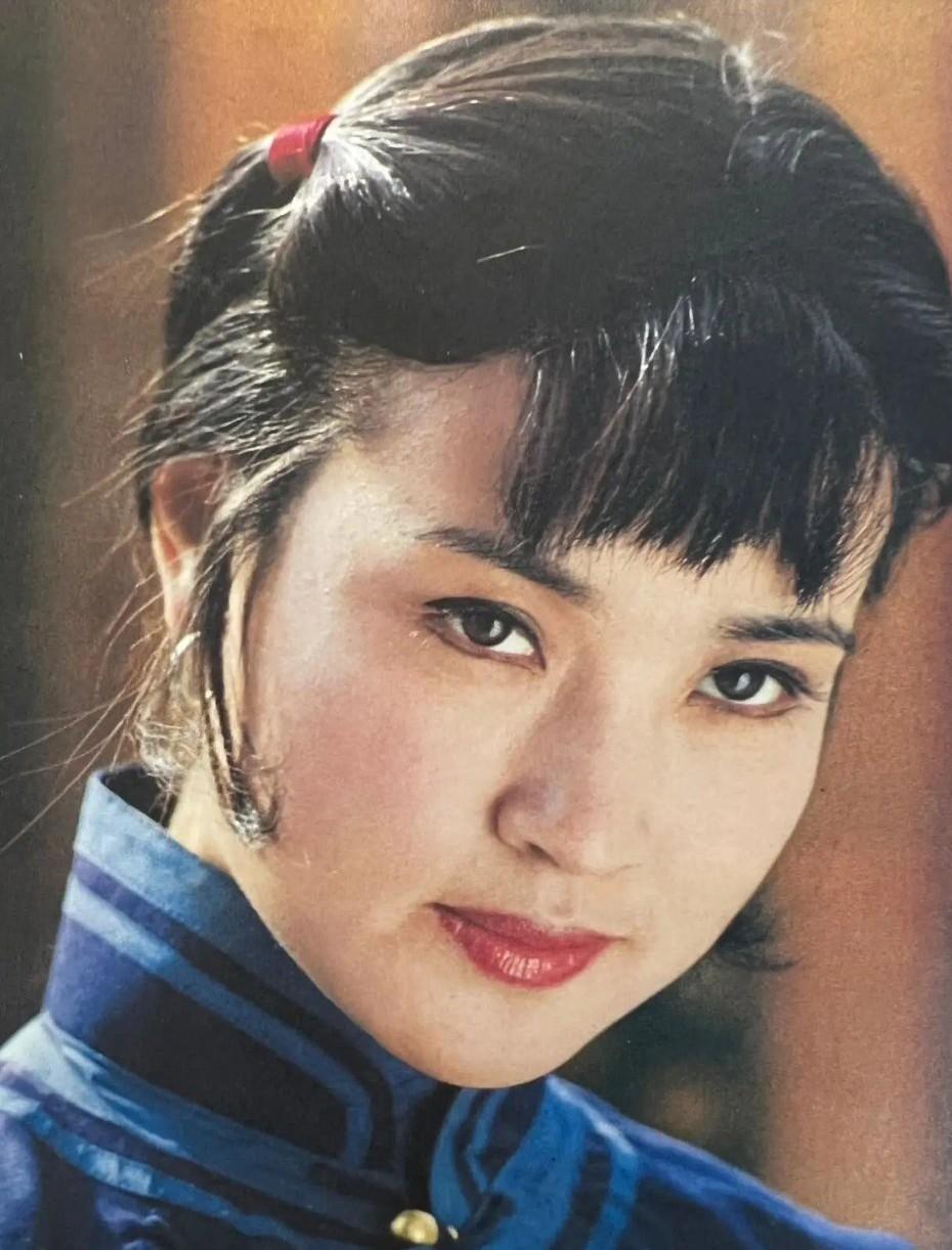 刘晓庆最美的时候，当是她30多岁，饰演兰儿的时候，那个时候就是她的颜值巅峰，见图