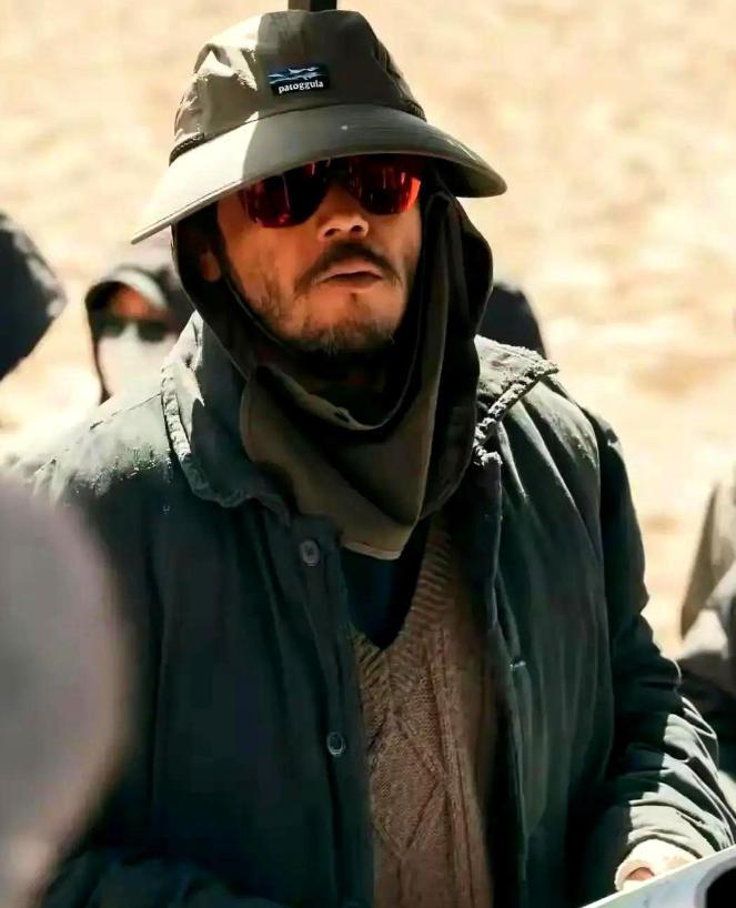 当年咬死要8750万片酬不肯降，逼停剧组赔几千万的杨烁，现在居然在4800米高原