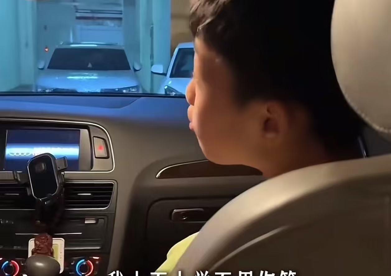 “我上不上学，不用你管，读书是我的事儿，又不是你的事儿！”儿子叛逆不想读书，妈妈
