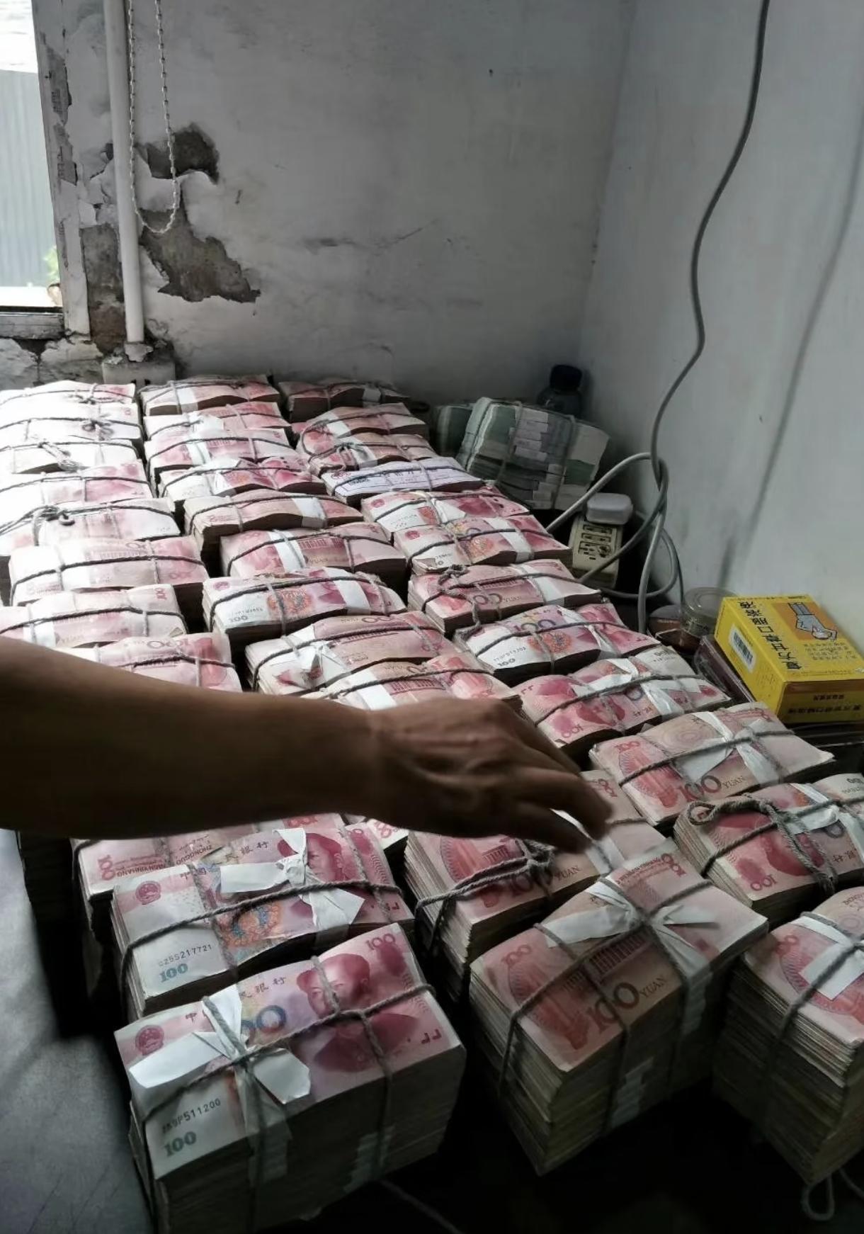 接八方来财，财源滚滚！这年头还有人喜欢发工资用现金，红的就360了，那还有一堆绿