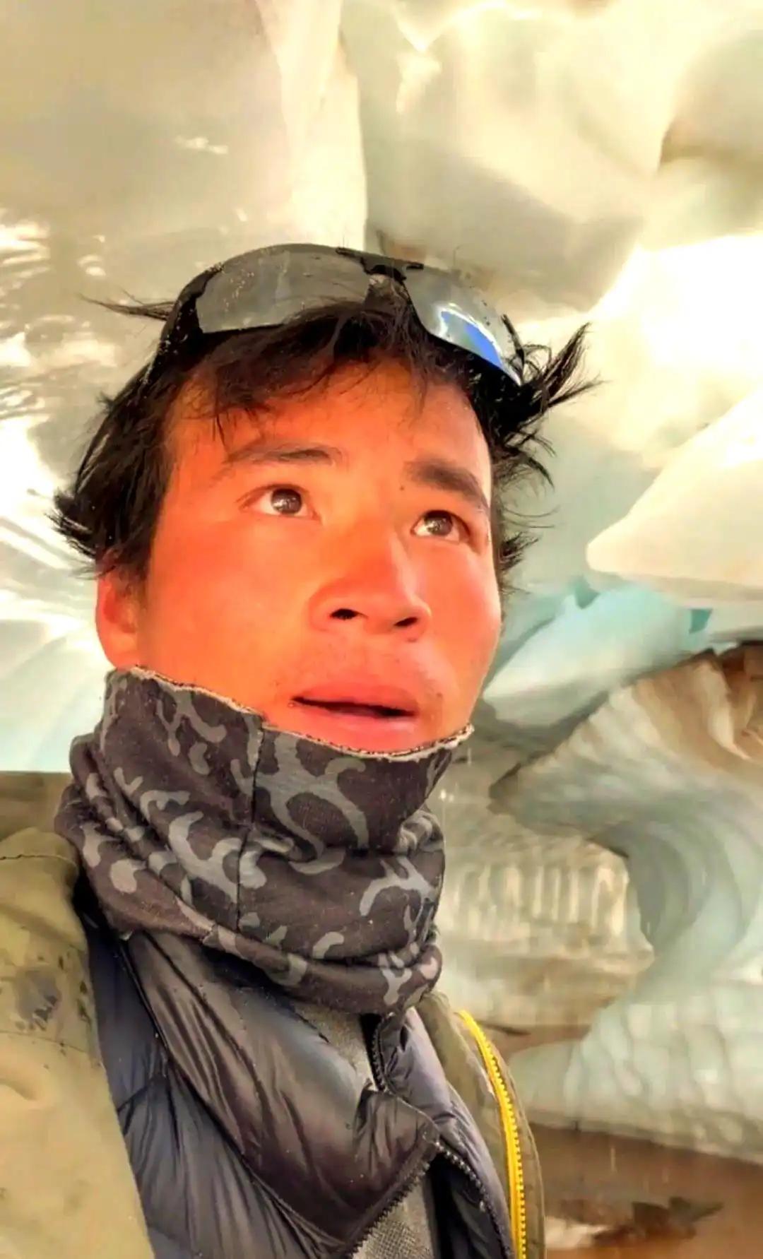 “西藏探险王”王相军曾在直播里打趣，说冰川下磨光的石头最致命，掉下去根本没救，搞