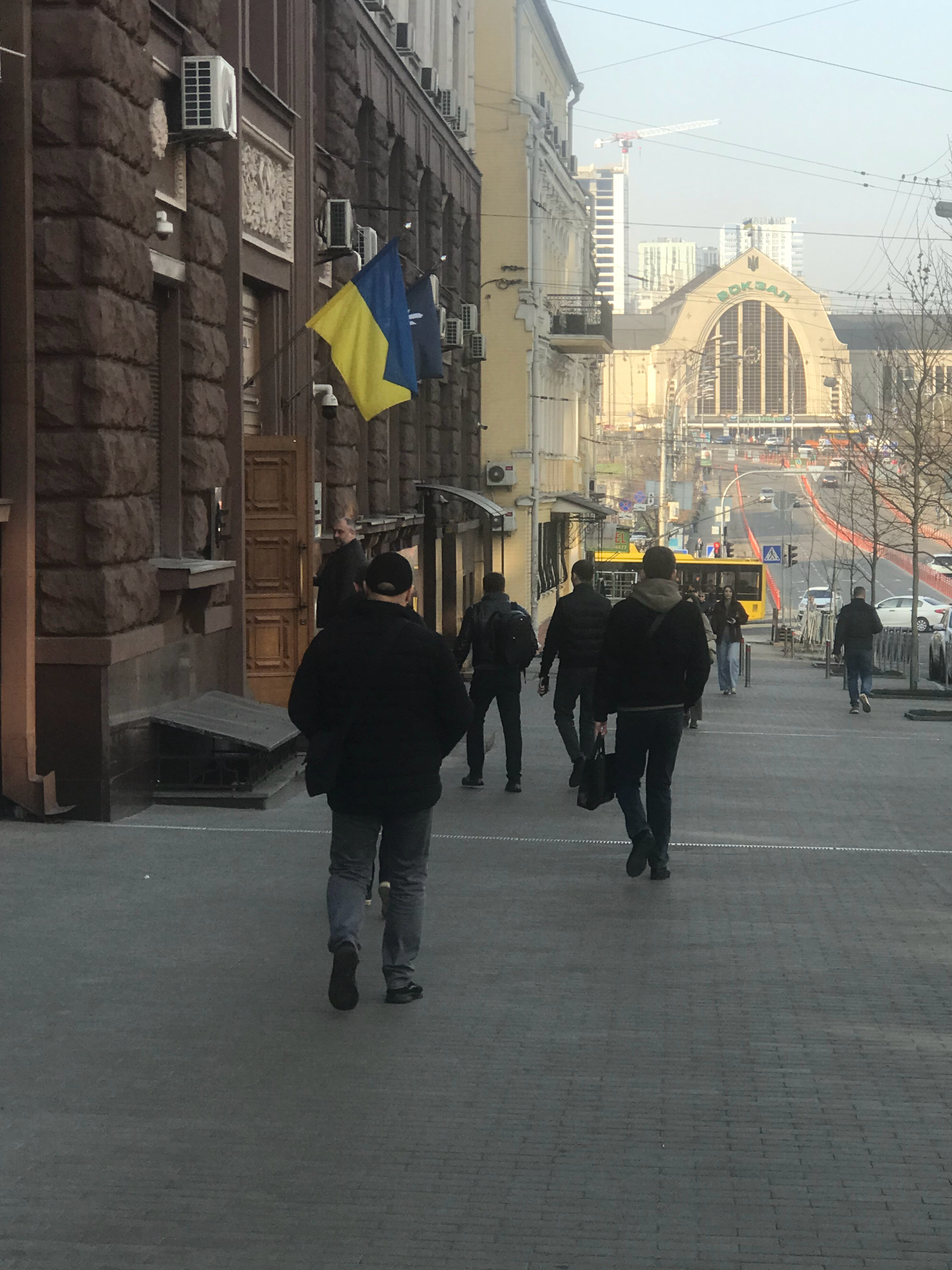 哈比整天造谣乌克兰“抓壮丁”，我随手一拍，街上就是壮汉。乌克兰·基辅