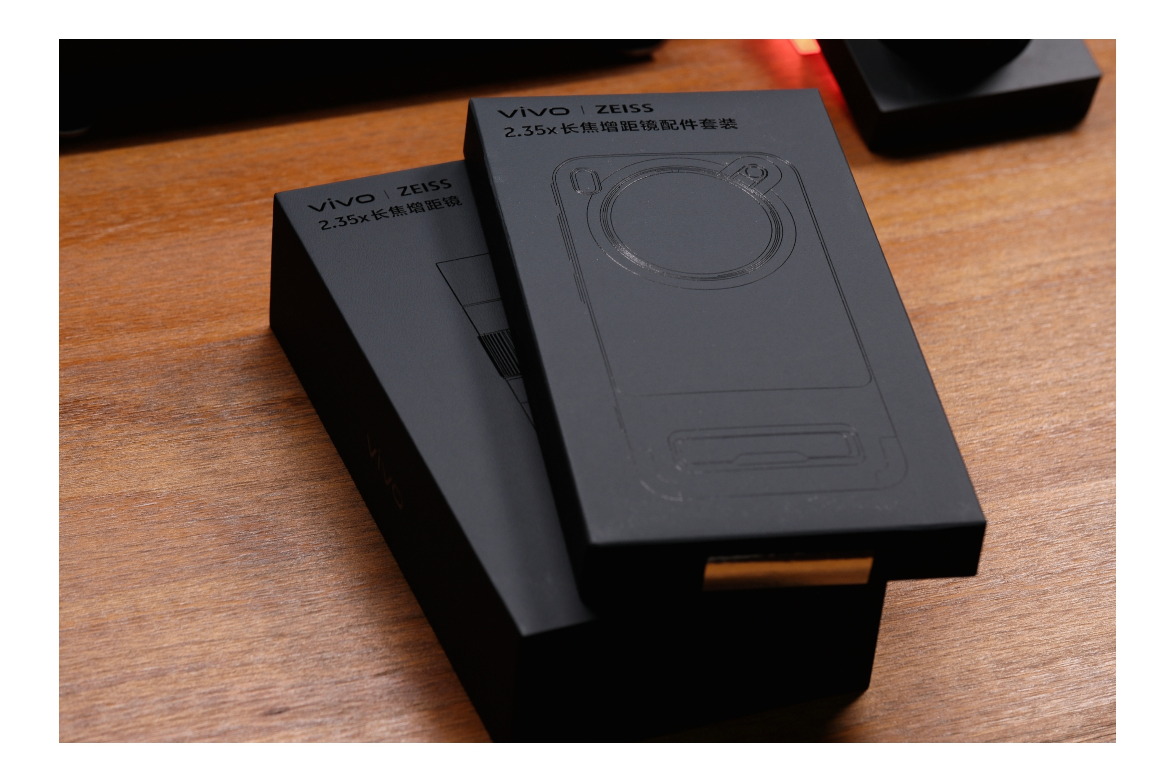 vivoX300长焦增距镜套装到了，这次的增距镜质感太足了，银色相当顶，无敌了