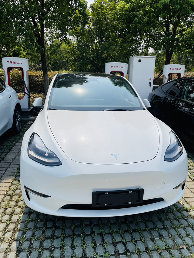 ModelY提车两个月小结标准续航的ModelY出来之后我是第一批下单的，之