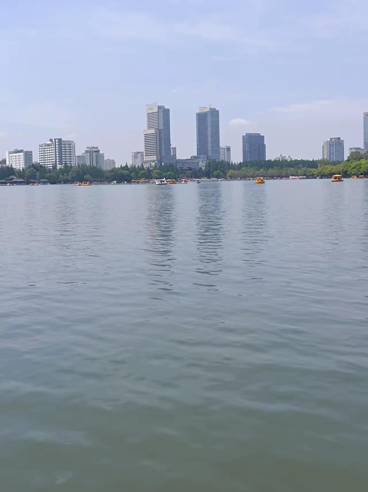 教育反腐动真格了，退休也别想平安落地，这波整治真的戳中家长心坎。这次整治全覆