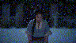 谭松韵刘学义新剧天崩开局谭松韵新剧开局就是“王炸”，沈嘉兰从千金小姐沦为擦地砖