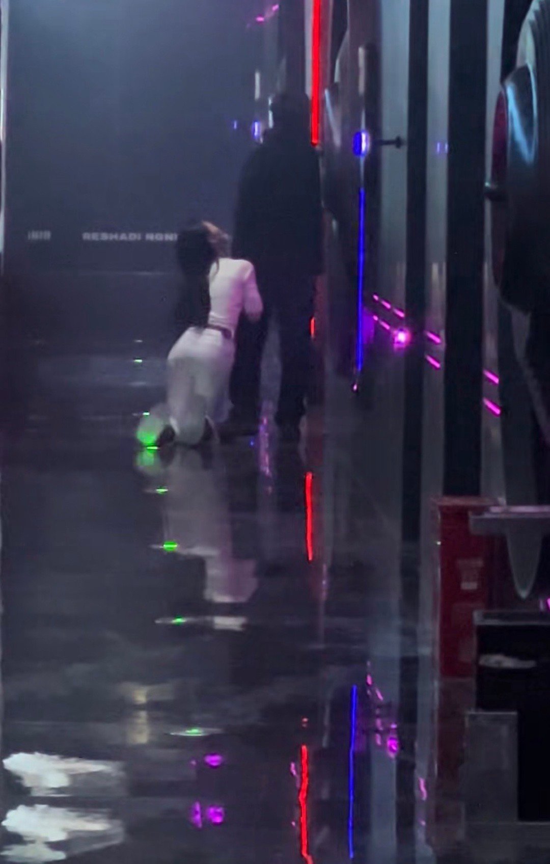 评论区都好有经验“这种一般就是出轨了，让提款机发现了。苦苦哀求提款机别走！”