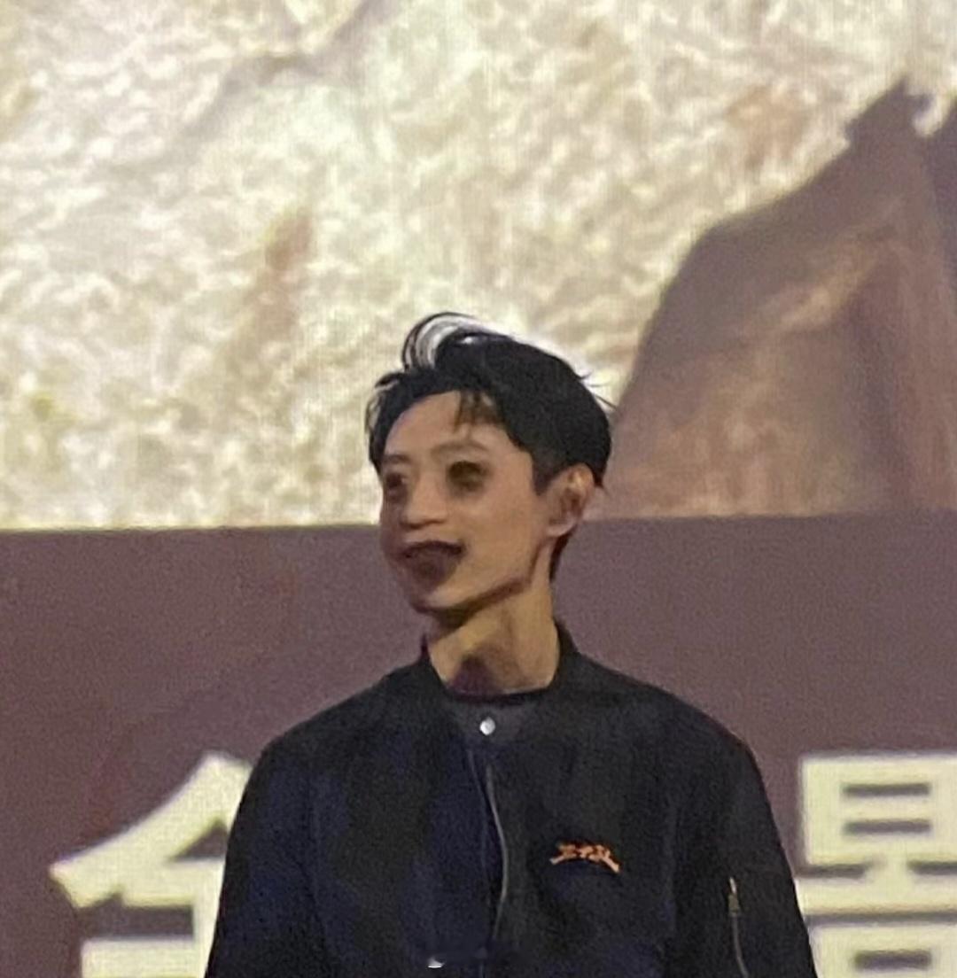 这灯光，把魏晨拍的演我上班精神状态