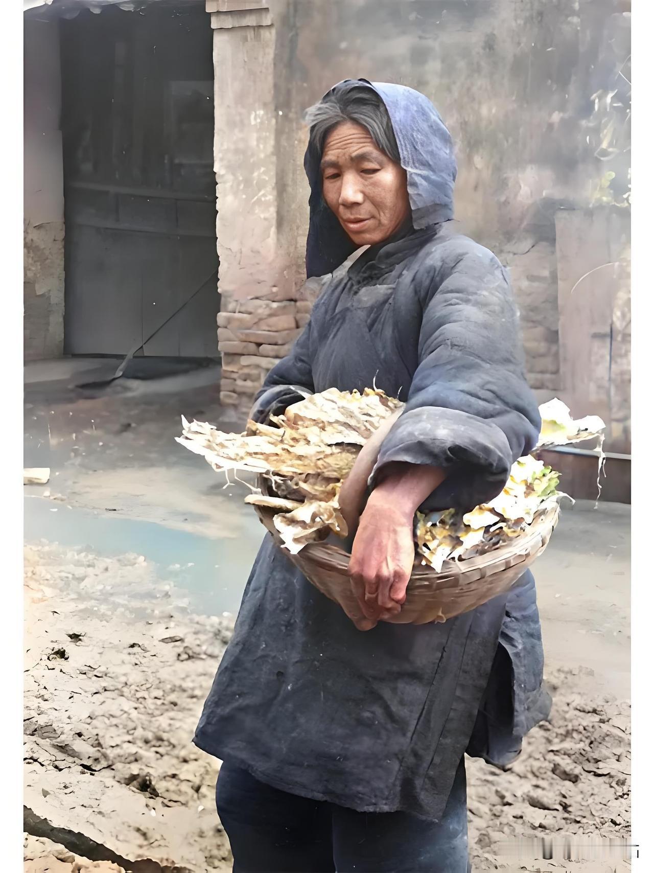 春日领好运1942年，河南深陷大饥荒的泥沼，大地仿若被死神笼罩，一片荒芜。在这片