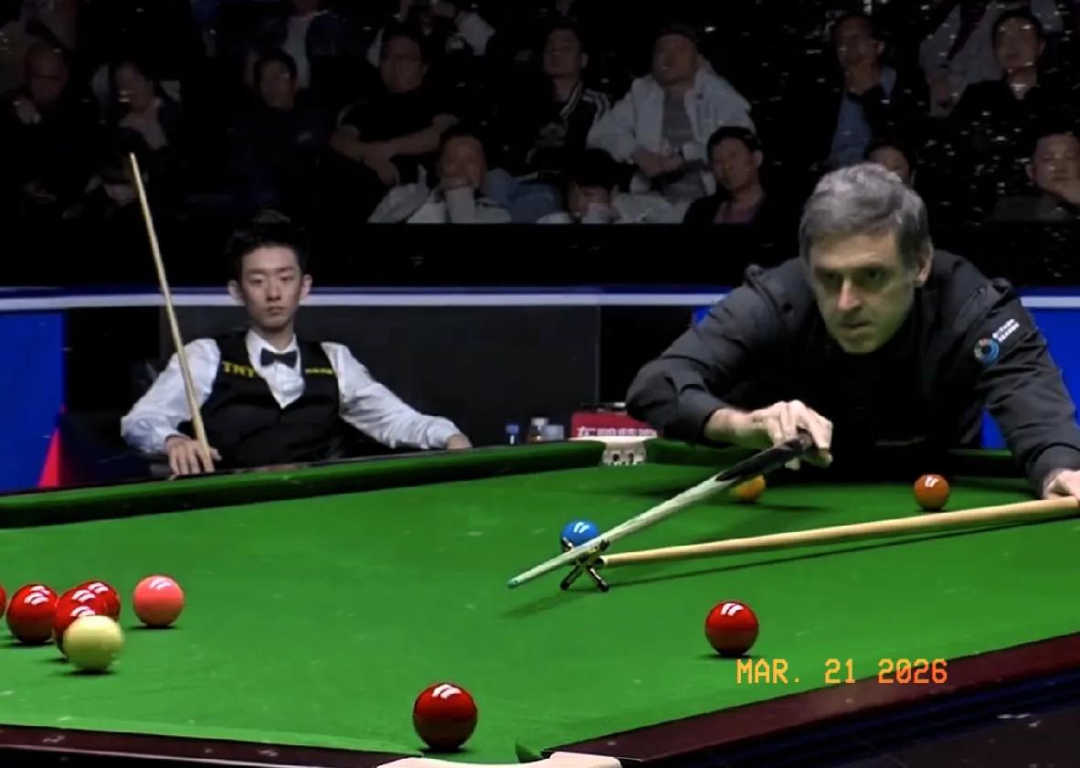 52-48，吴宜泽单局极限逆转，二连胜追平比分3-3。第6局，吴宜泽开局长台准