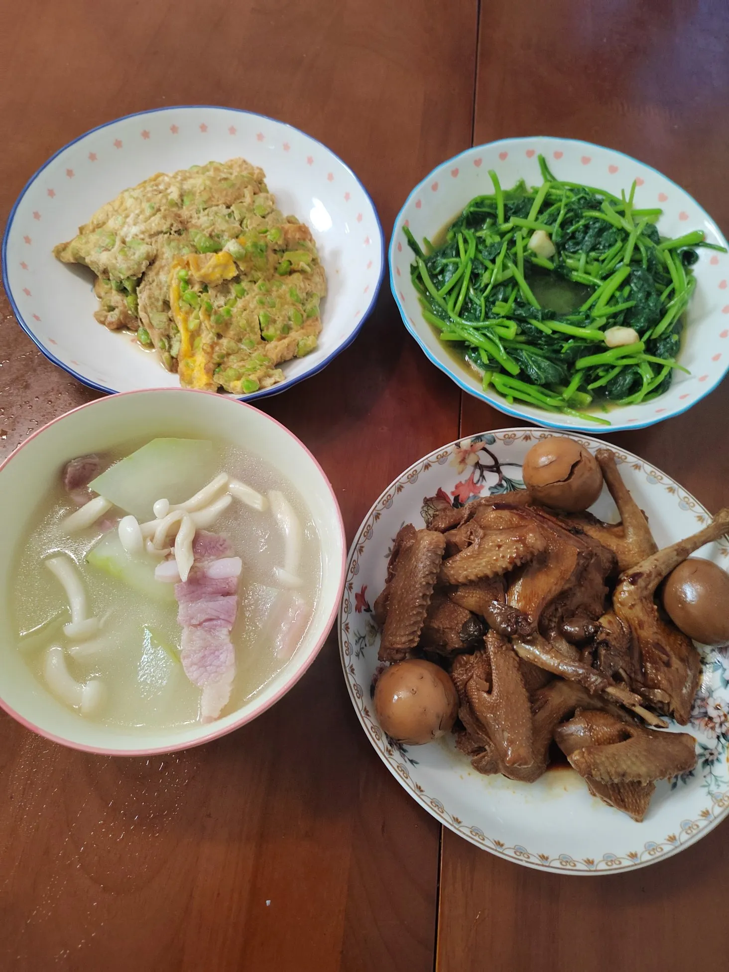今天4人午饭菜做了四个，荤素搭配，你们觉得怎么样？