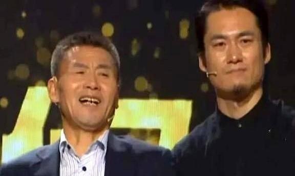 1999年，黑龙江1校长晨跑时，突然被一学生拦住：“请你供我读书！”没想到，他竟