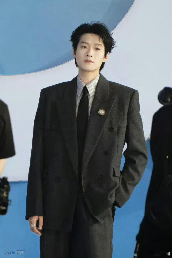 秦岚魏大勋上次被拍是七月秦岚魏大勋在一起三年了秦岚魏大勋分手了吗 魏家父母的认可