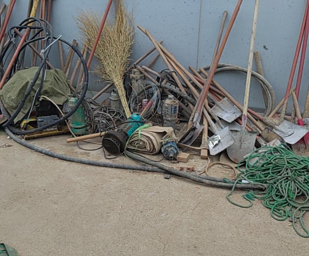 说来也真奇怪，这样的要求我觉得不过分，但是今年工人怎么都不来了呢，至今没有想明白